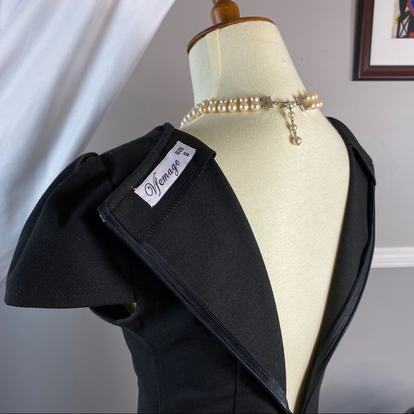 Boutique Black fitted dress with deep v neckline - Picture 4 of 6